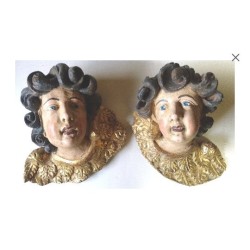 Pareja de cabezas de ángel doradas y policromadas, italiano, del siglo XVIII